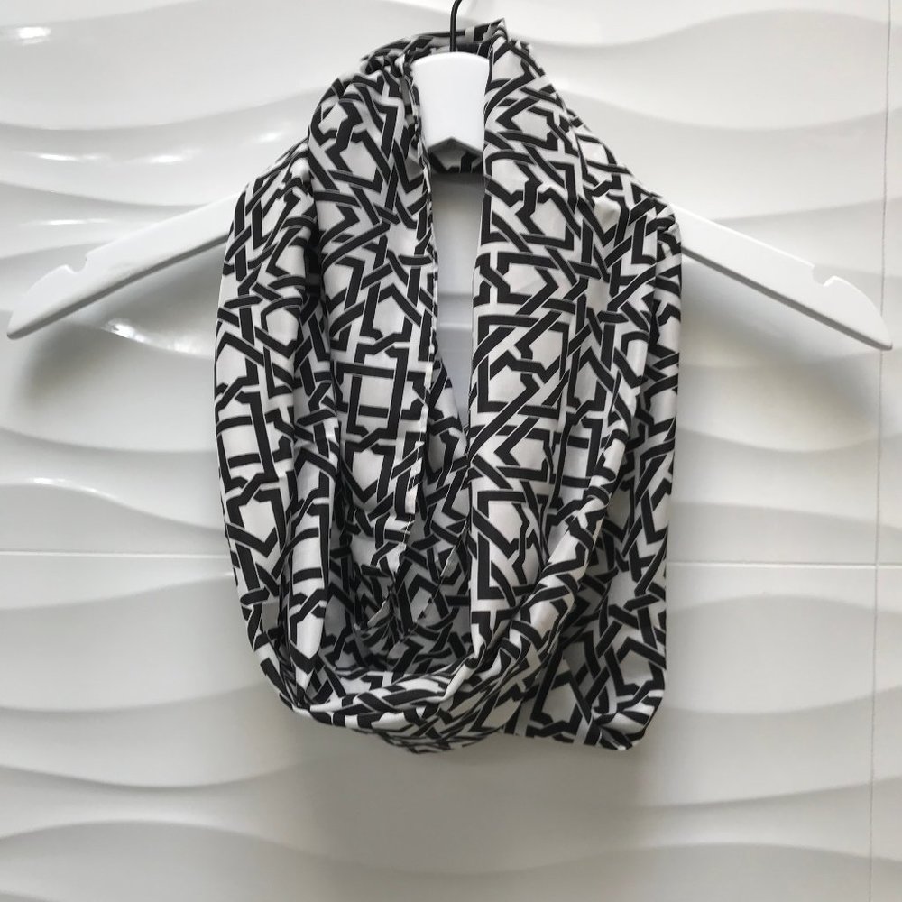 Apex Black and White Scarf